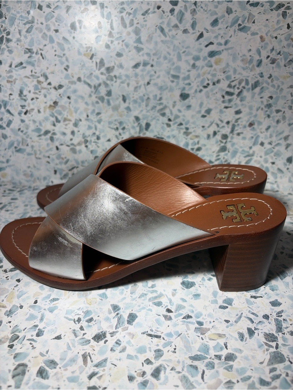 Tory Burch Silver Leather Criss Cross Mule Heels 6.5 - Picture 2 of 5